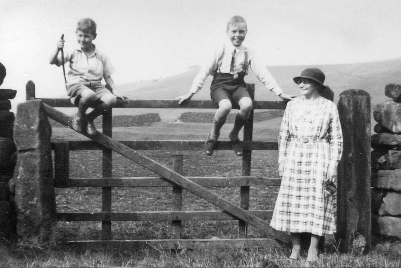 Robert Slater and George Carr.jpg - Robert Slater and George Carr as young boys.